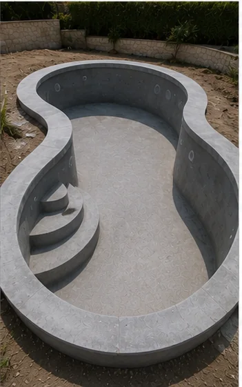 Piscina curva en forma de riñón antes del revestimiento